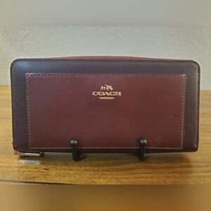 COACH LEATHER ACCORDION WALLET IN PERFECT CONDITION!